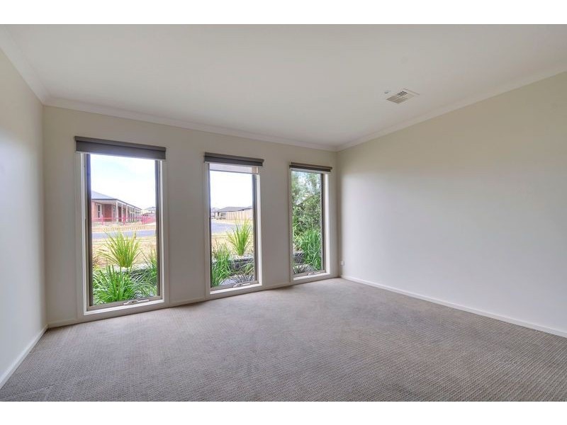 30 Montane Boulevard, Newborough VIC 3825