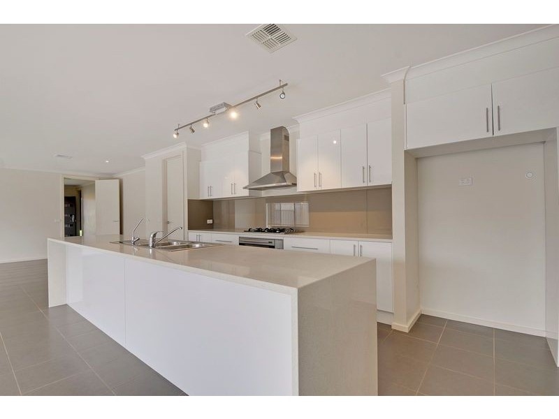 30 Montane Boulevard, Newborough VIC 3825