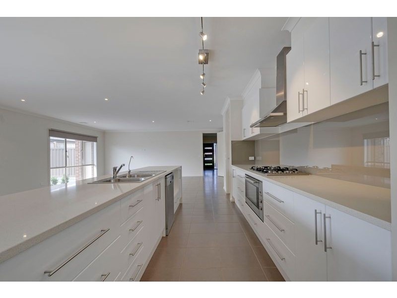 30 Montane Boulevard, Newborough VIC 3825