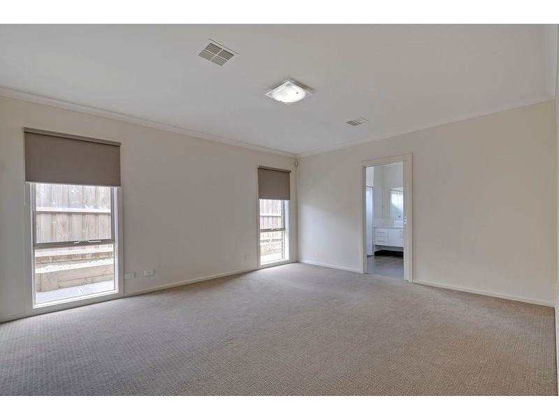 30 Montane Boulevard, Newborough VIC 3825