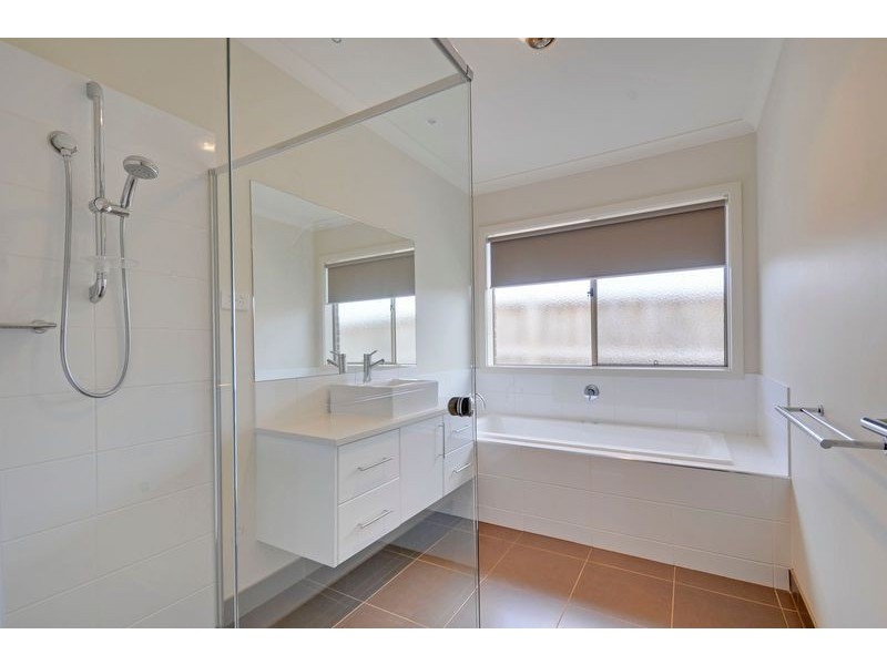 30 Montane Boulevard, Newborough VIC 3825