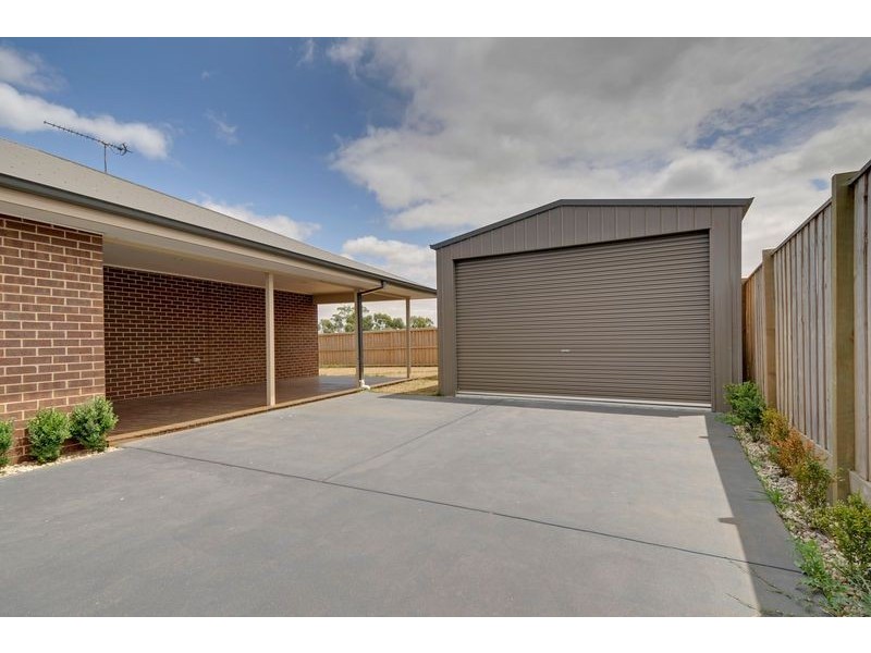 30 Montane Boulevard, Newborough VIC 3825