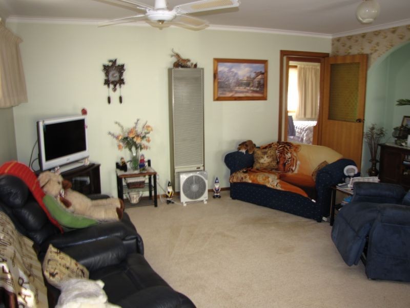 2/2 Narracan Drive, Moe VIC 3825