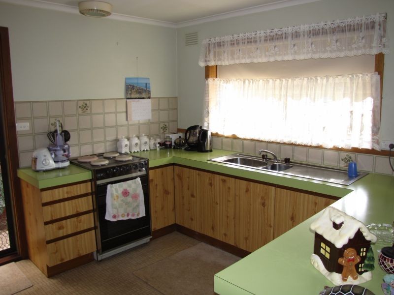 2/2 Narracan Drive, Moe VIC 3825