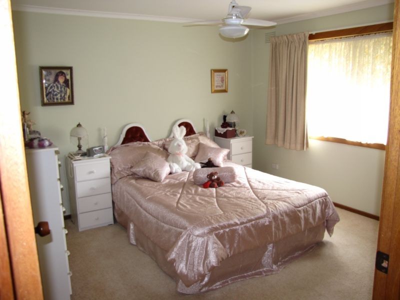 2/2 Narracan Drive, Moe VIC 3825