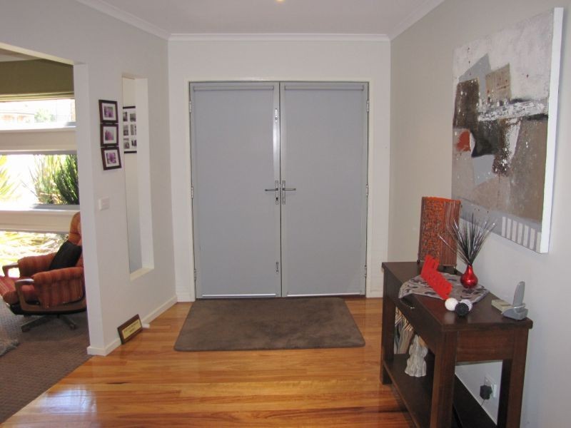 8 Rita Court, Newborough VIC 3825