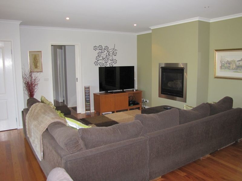 8 Rita Court, Newborough VIC 3825