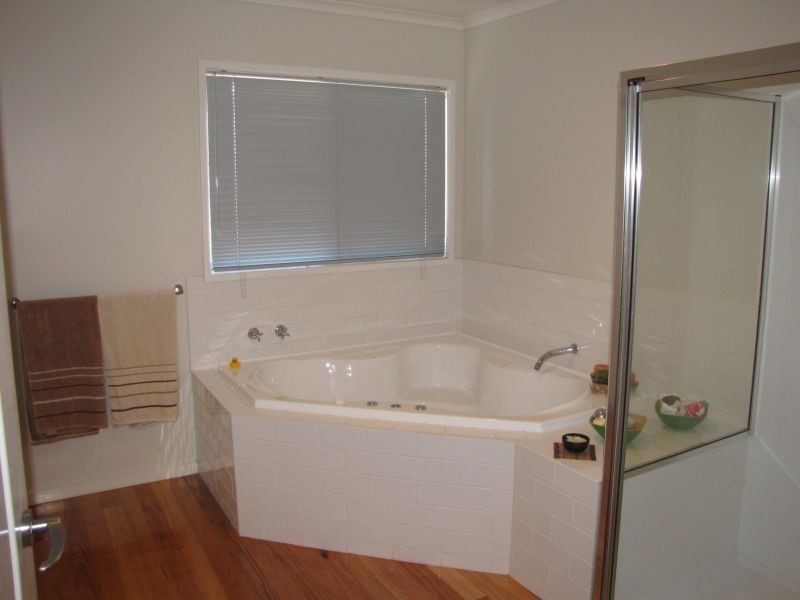 8 Rita Court, Newborough VIC 3825