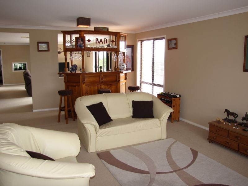 10 Ashlyn Parade, Moe VIC 3825