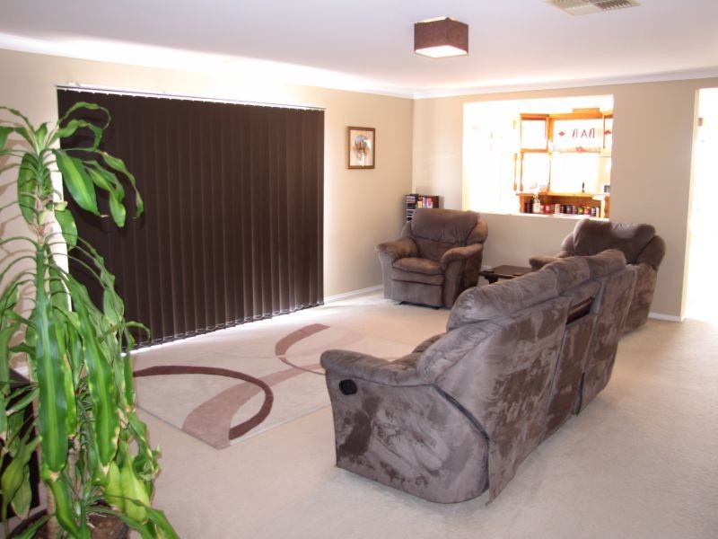 10 Ashlyn Parade, Moe VIC 3825