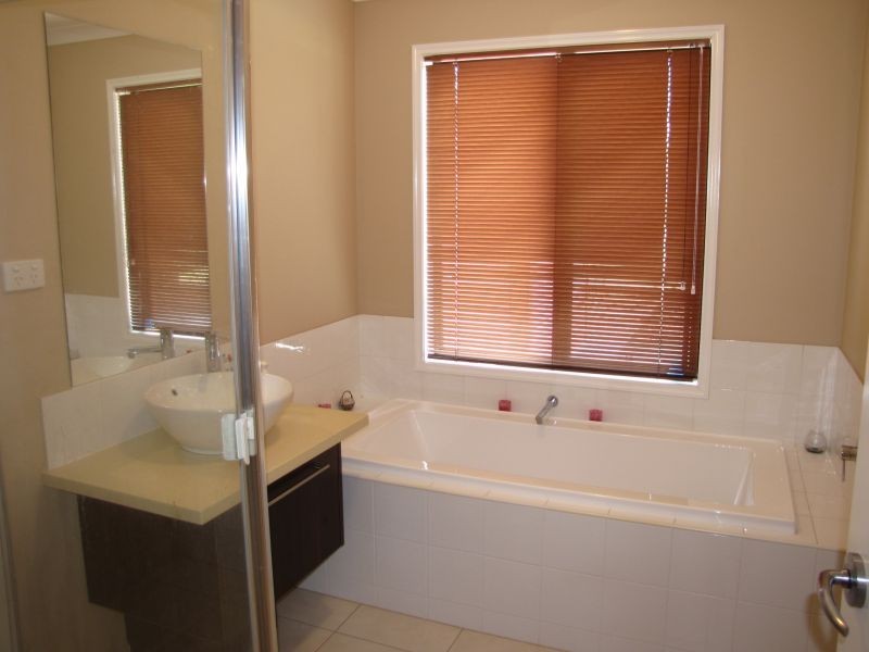 10 Ashlyn Parade, Moe VIC 3825