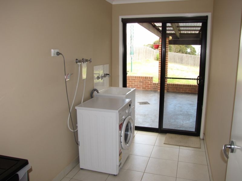 10 Ashlyn Parade, Moe VIC 3825