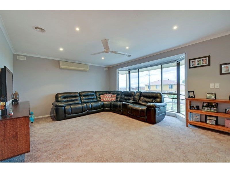 30 Scorpio Drive, Moe VIC 3825