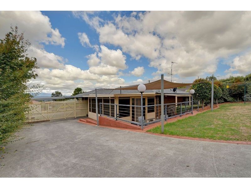 30 Scorpio Drive, Moe VIC 3825