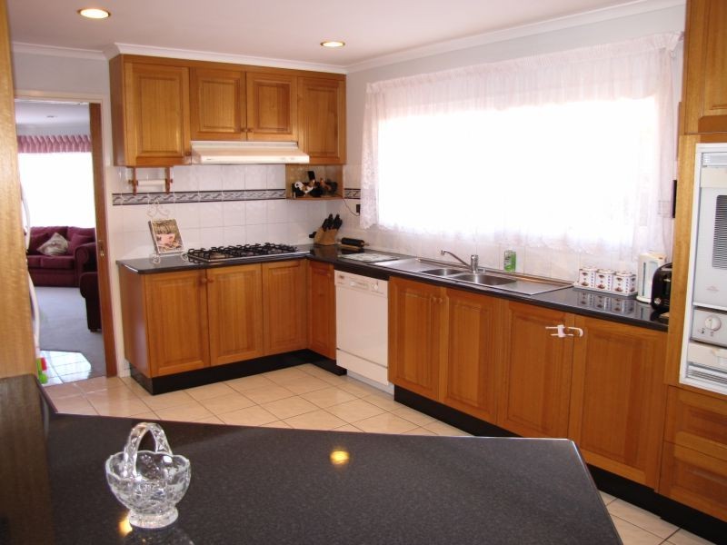 11 Barton Street, Newborough VIC 3825