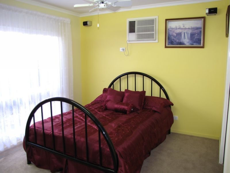 11 Barton Street, Newborough VIC 3825