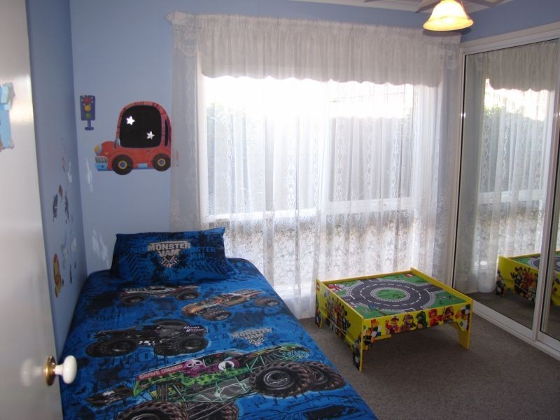 11 Barton Street, Newborough VIC 3825