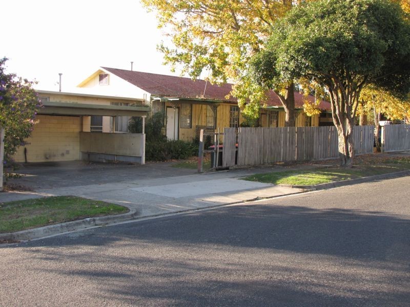 1-4/1 Law Street, Newborough VIC 3825