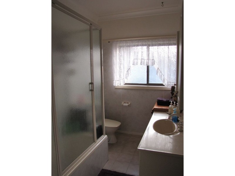 6 Phillip Street, Moe VIC 3825