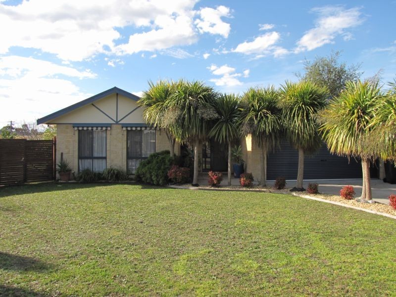 11 Crombe Court, Newborough VIC 3825