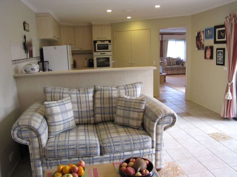 11 Crombe Court, Newborough VIC 3825