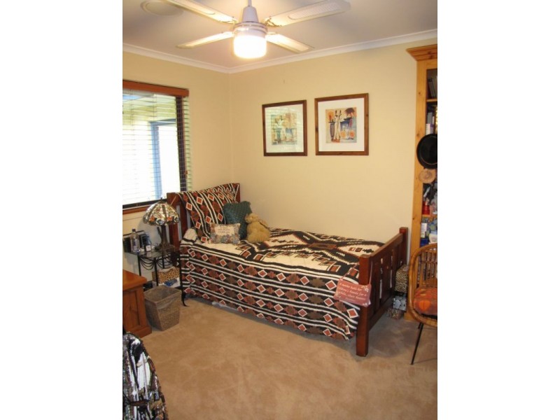 11 Crombe Court, Newborough VIC 3825