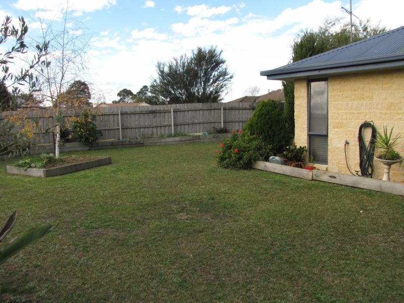 11 Crombe Court, Newborough VIC 3825