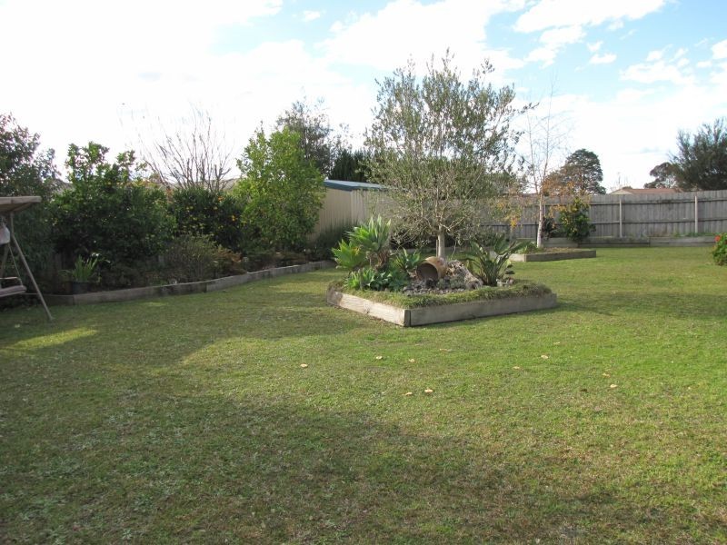 11 Crombe Court, Newborough VIC 3825