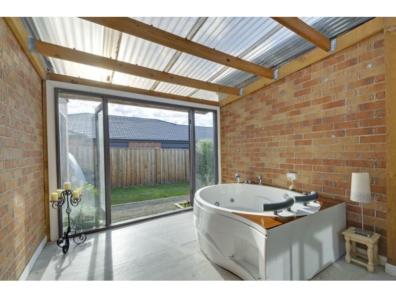 9 Harrison Boulevard, Newborough VIC 3825