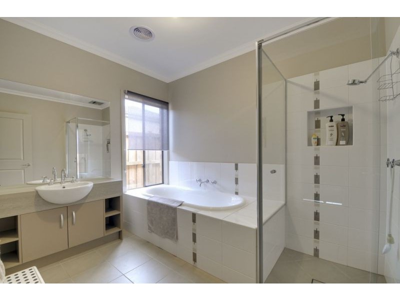 9 Harrison Boulevard, Newborough VIC 3825