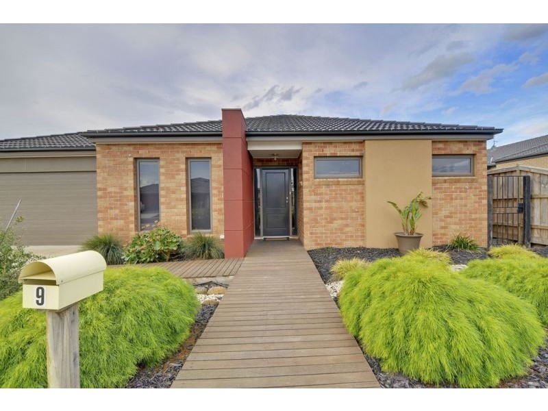 9 Harrison Boulevard, Newborough VIC 3825
