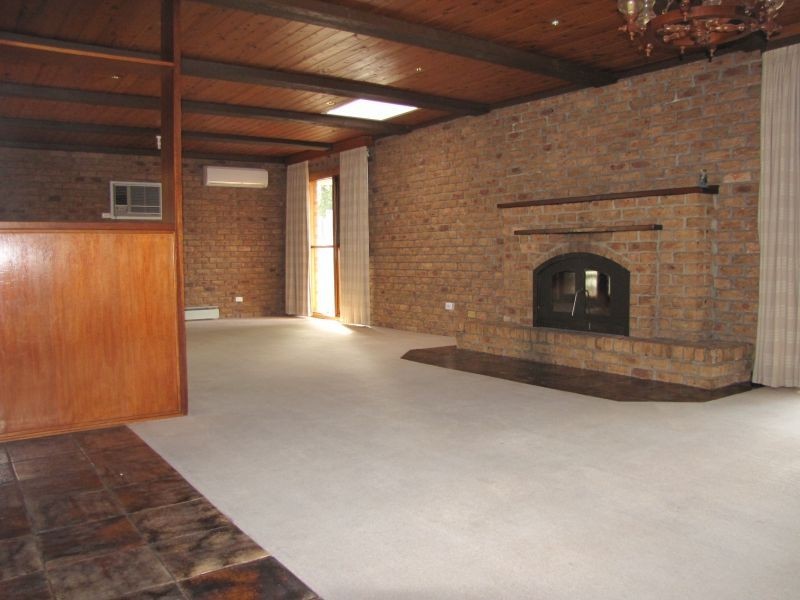 4 Alpha Court, Moe VIC 3825