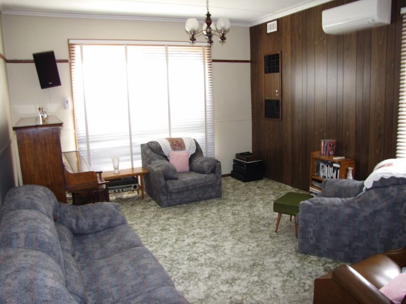 17 Elizabeth Street, Moe VIC 3825