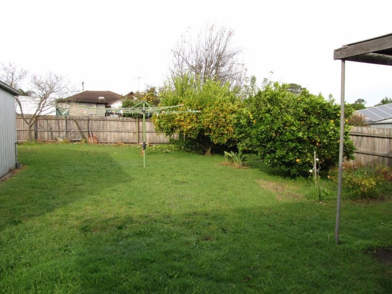 17 Elizabeth Street, Moe VIC 3825