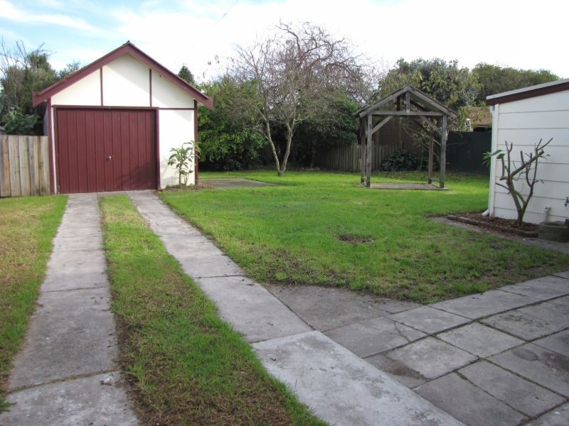 12 Bruce Street, Moe VIC 3825