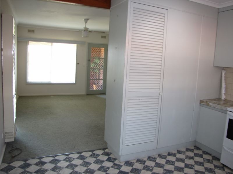 2/14 Balfour Street, Newborough VIC 3825