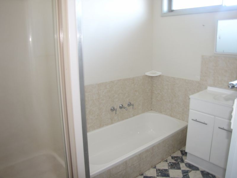 2/14 Balfour Street, Newborough VIC 3825