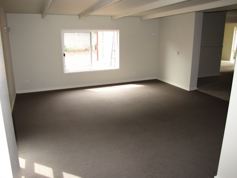 8 Fern Close, Newborough VIC 3825