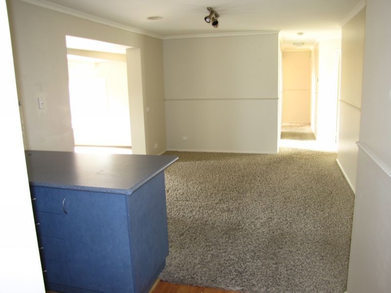 8 Fern Close, Newborough VIC 3825