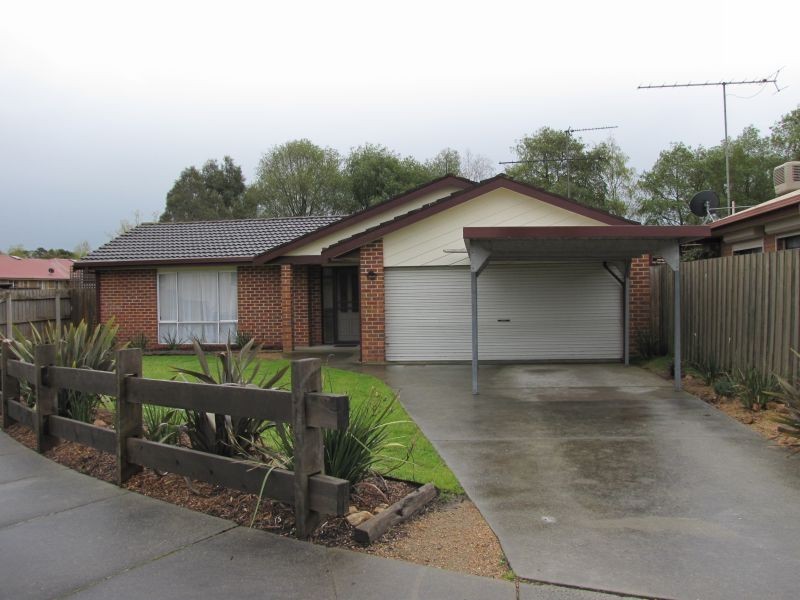 8 Fern Close, Newborough VIC 3825