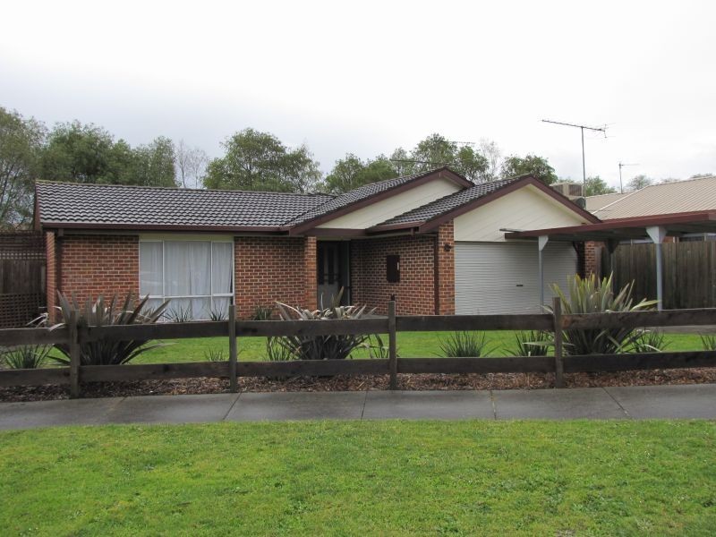 8 Fern Close, Newborough VIC 3825