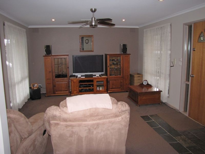 21 Cemetery Road, Moe VIC 3825