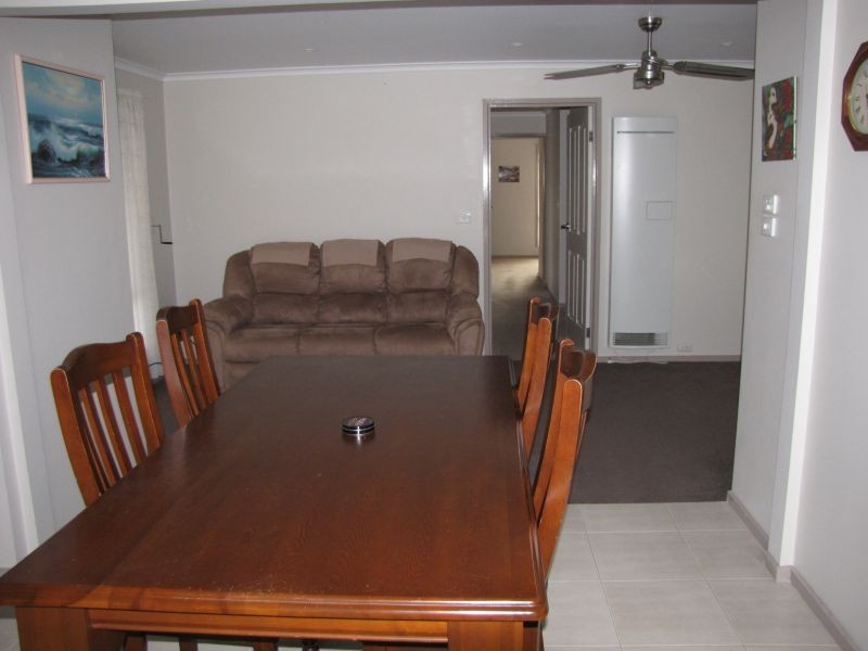 21 Cemetery Road, Moe VIC 3825