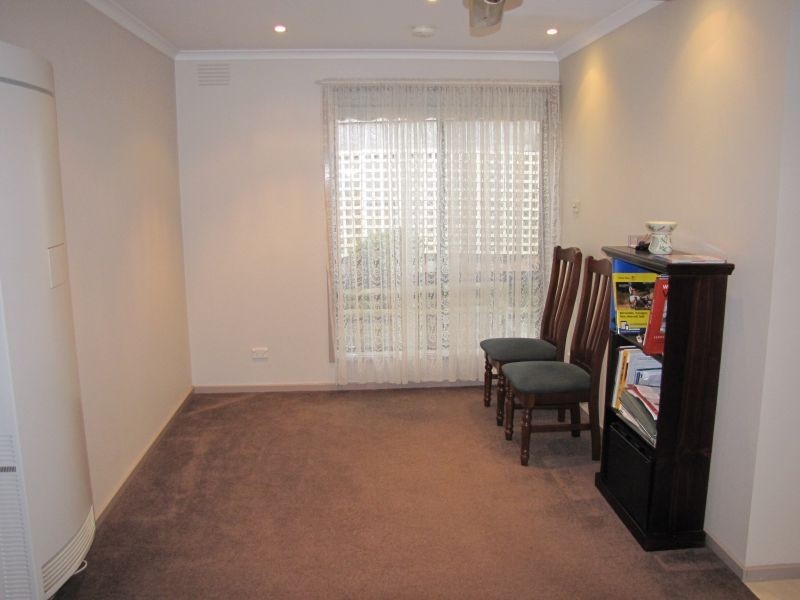 21 Cemetery Road, Moe VIC 3825