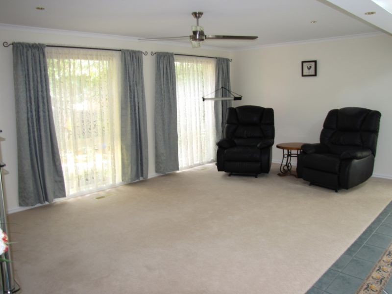 15 Wirrana Drive, Moe VIC 3825