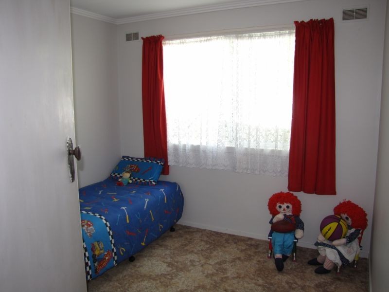 13 Charles Street, Moe VIC 3825