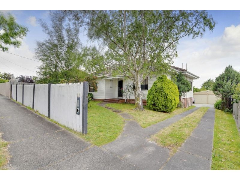 27 Durham Road, Newborough VIC 3825