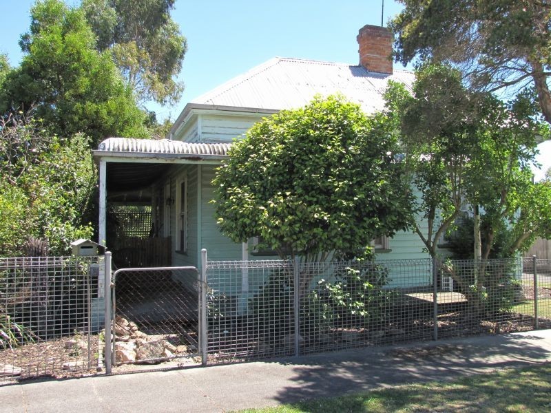 2 Mervyn Street, Moe VIC 3825