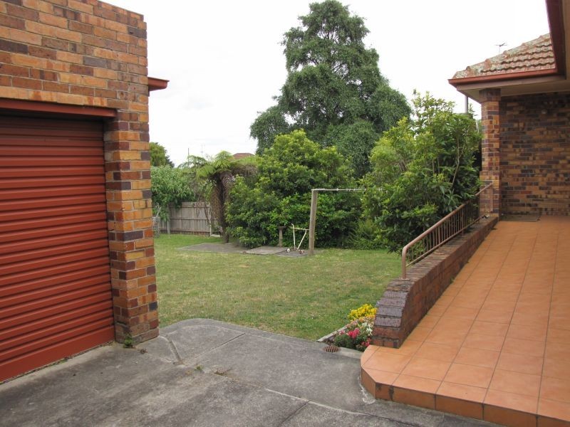 2 Belvedere Court, Newborough VIC 3825