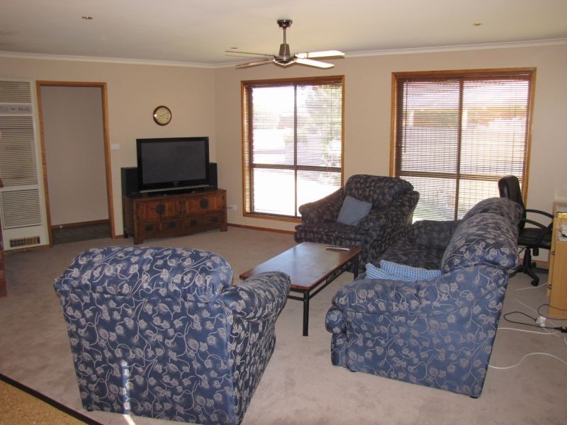 11 Castle Street, Moe VIC 3825